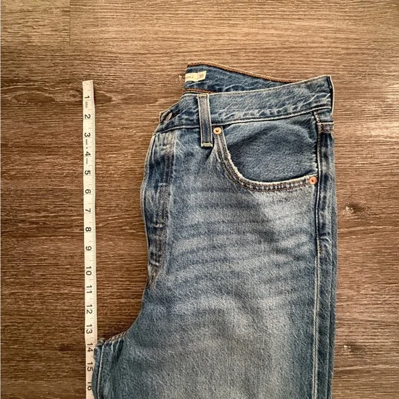 Levi's Women's Blue Distressed Boyfriend Jeans - Picture 5 of 5